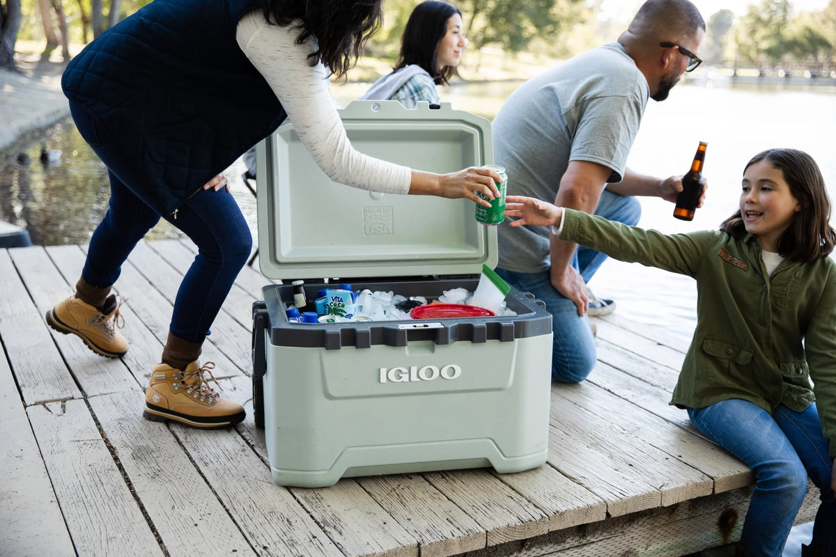 52 QT Wheeled Ice Chest Cooler L283331