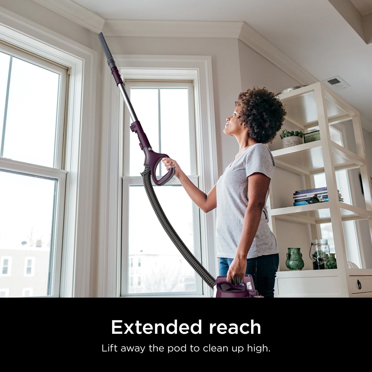 Upright Vacuum with Self-Cleaning Brushroll V561870