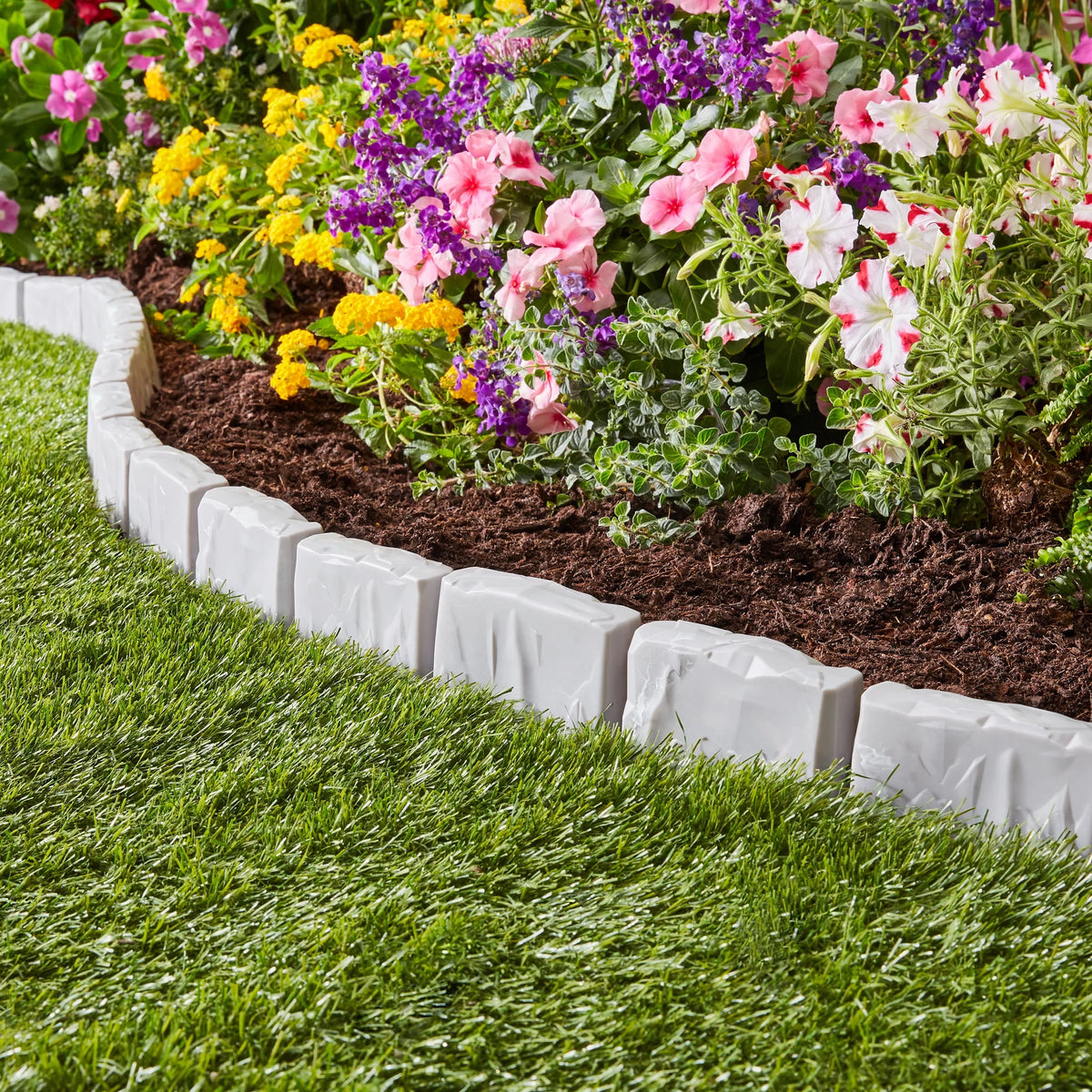 Faux Stone No-Dig Landscape Edging 10-ft. Plastic Gray E782889